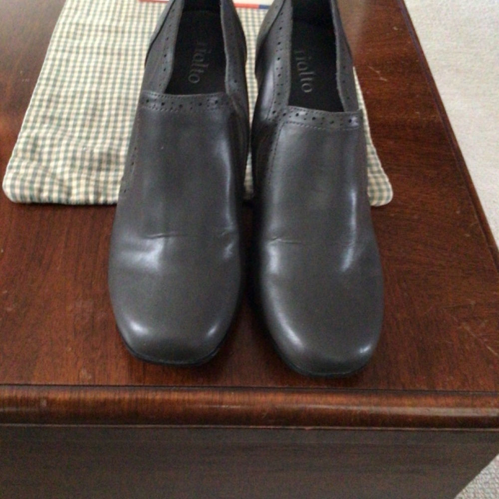 gray, Rialto, size 10M - Picture 4 of 4